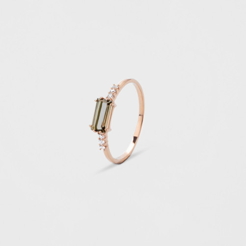 Anillo de oro 18k con diamantes y turmalina