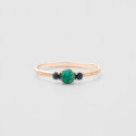Anillo Oro 18k. esmeralda y zafiro
