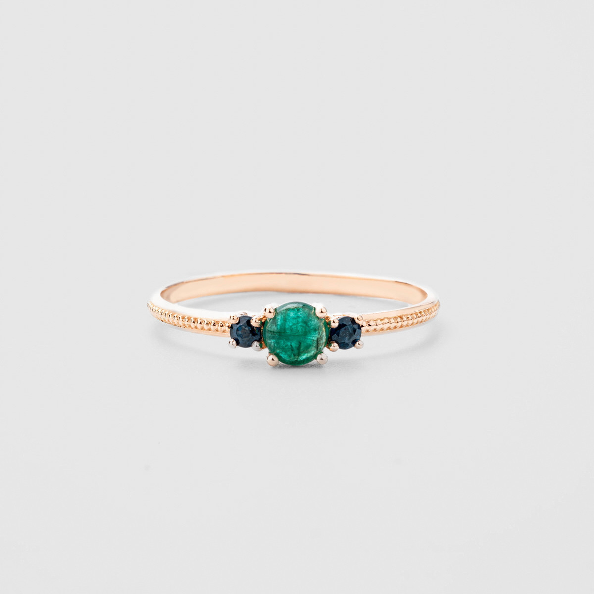 Anillo Oro 18k. esmeralda y zafiro