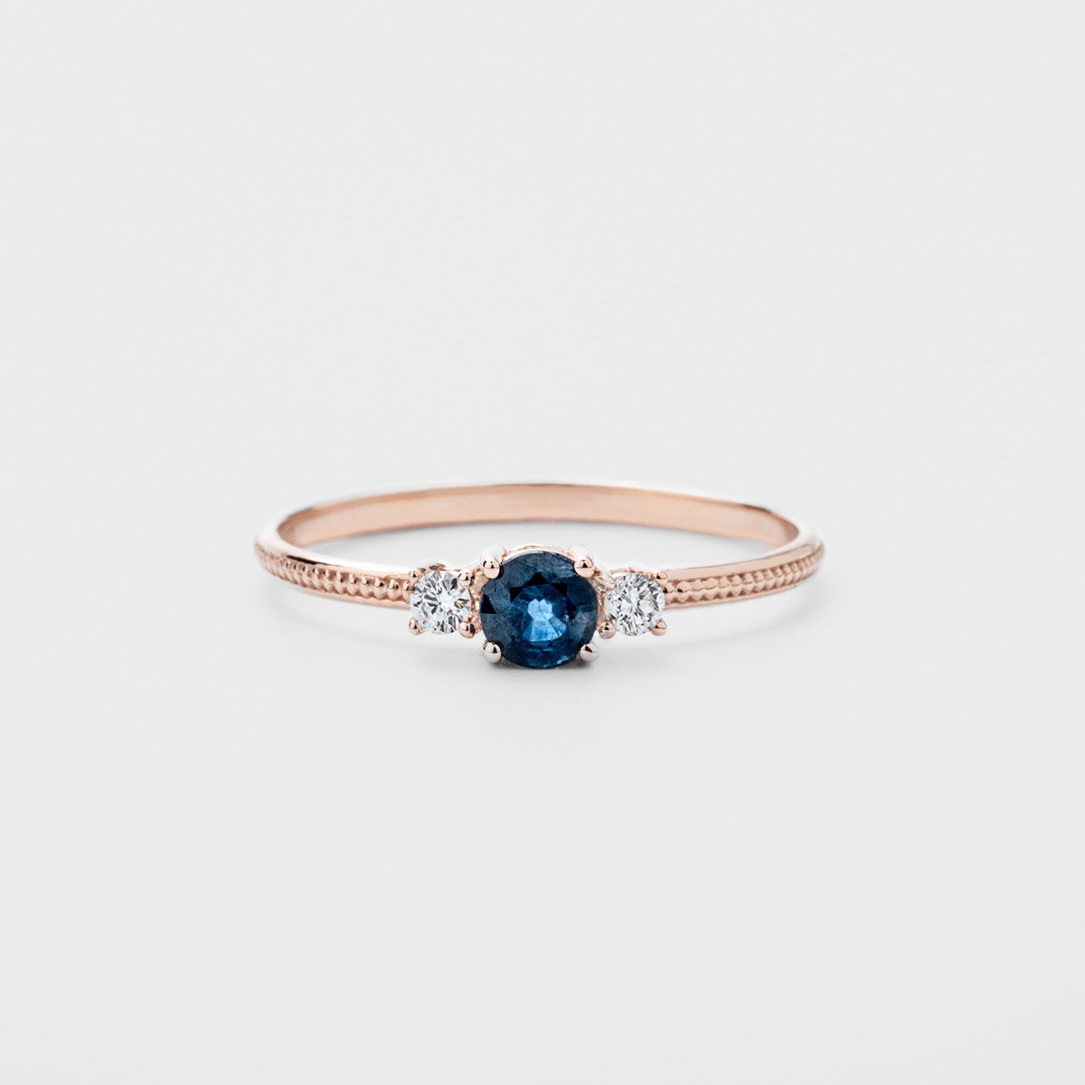 Anillo Oro 18k diamantes zafiro azul